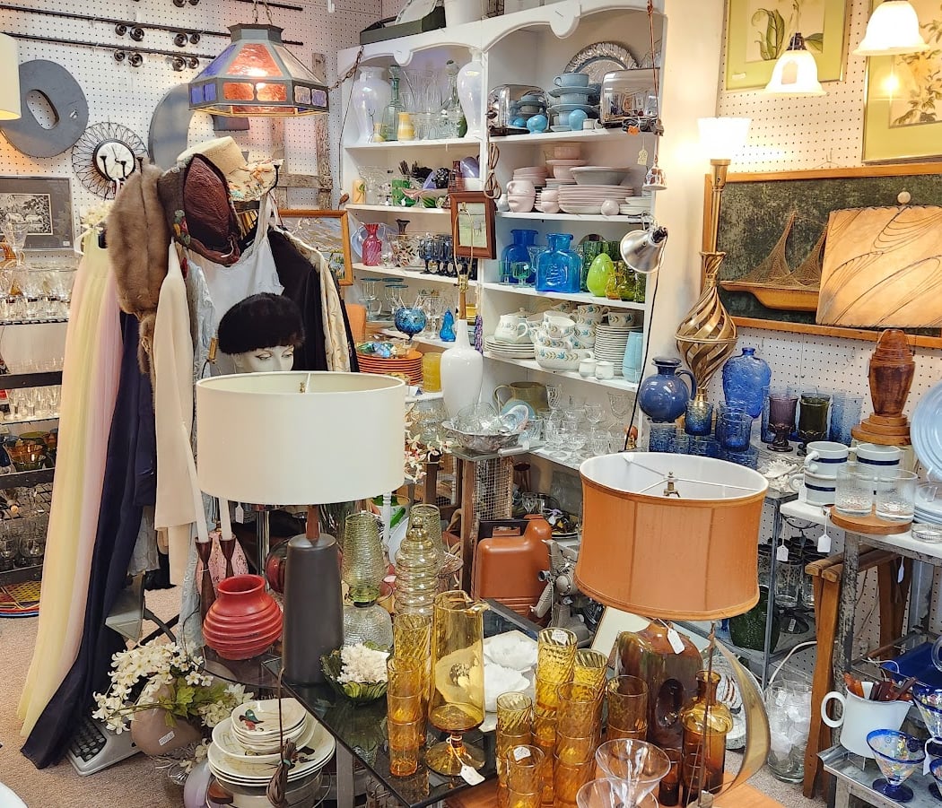 Antique Center at Rhinebeck Antique Emporium 3