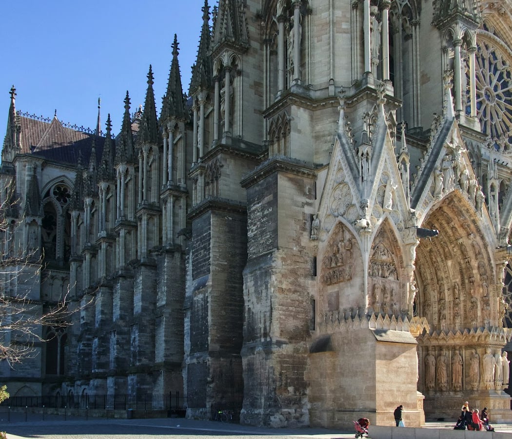 Self guided tours of the Reims Cathedral by Tourific 2