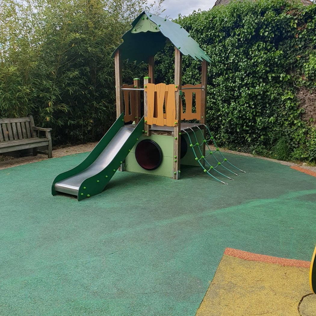 Aire de jeux • 1-8 ans 2