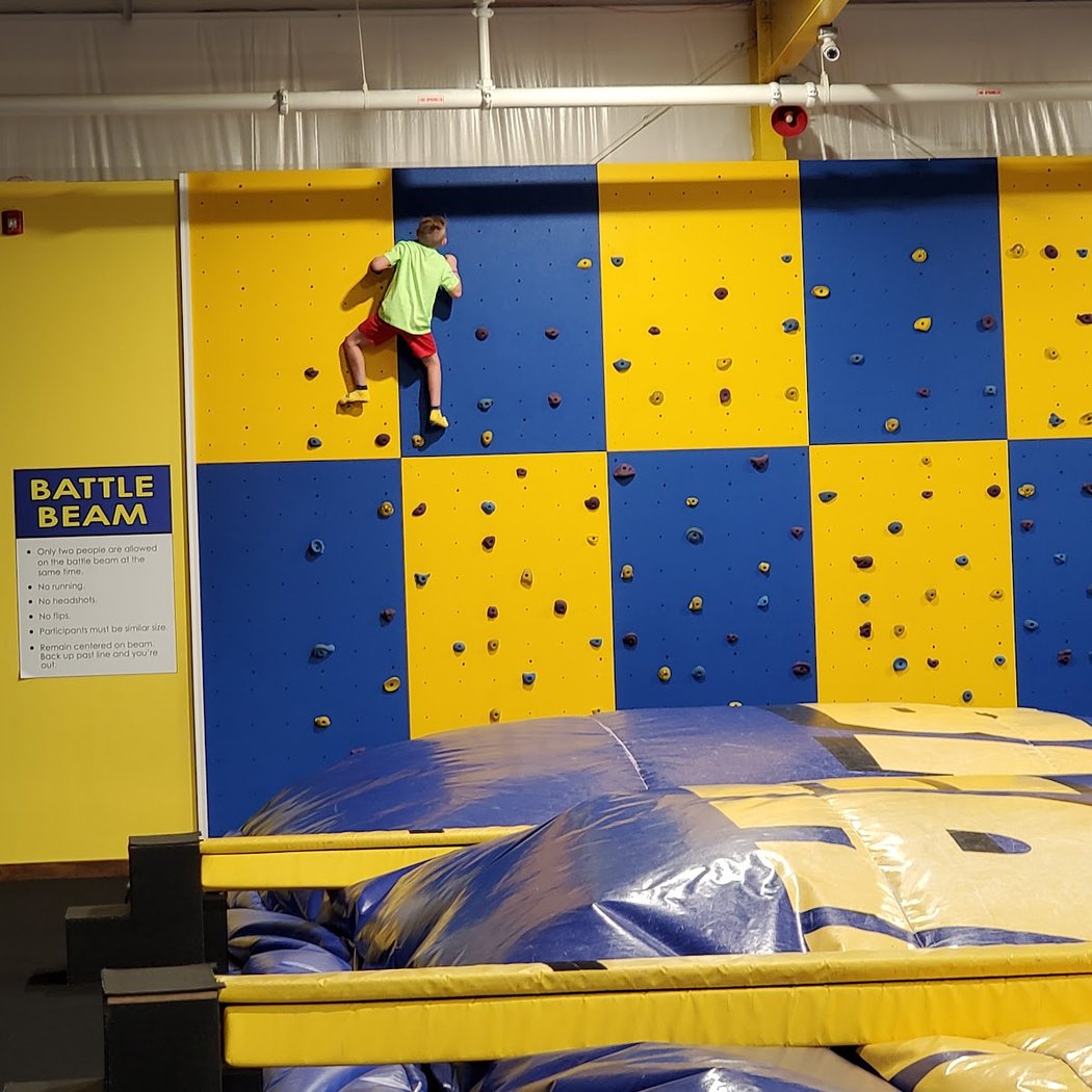 Extreme Air Indoor Trampoline Park 3