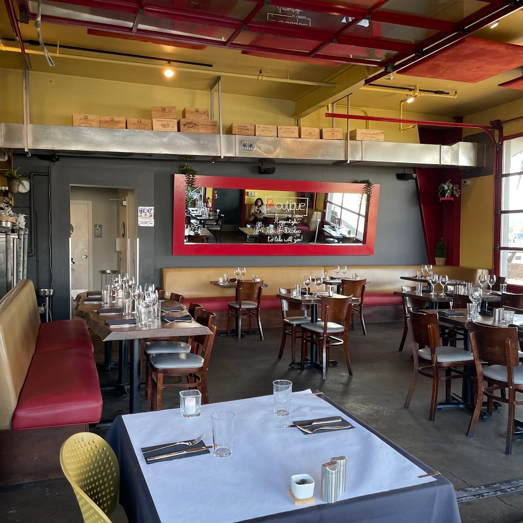 Le Garage Sausalito | Waterfront French Bistro 3