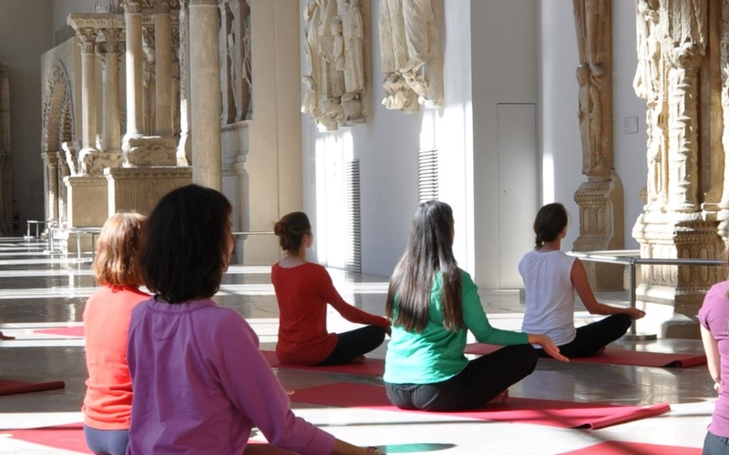 Yoga dans un musée 1