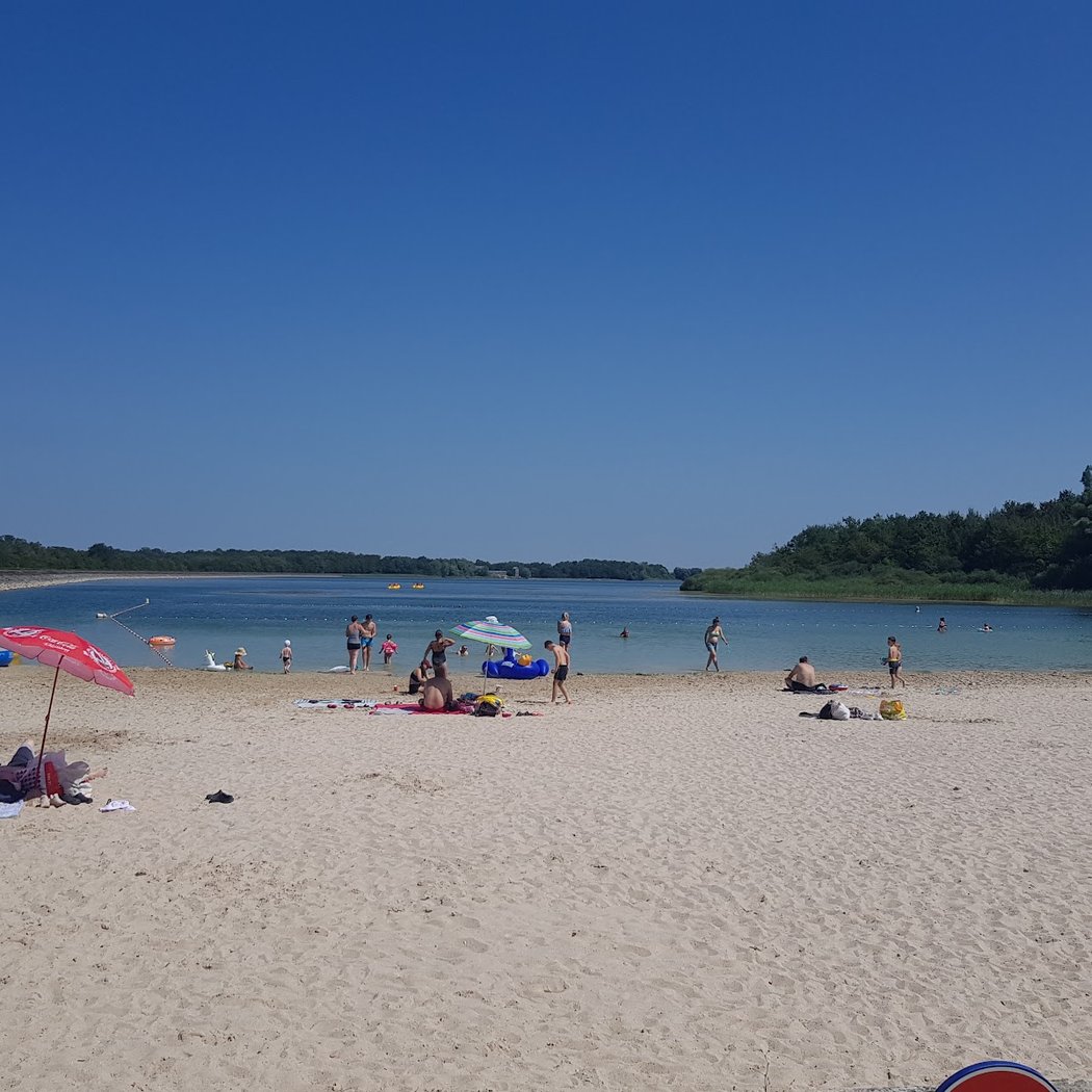 Plage de la Presqu'île de Larzicourt 1