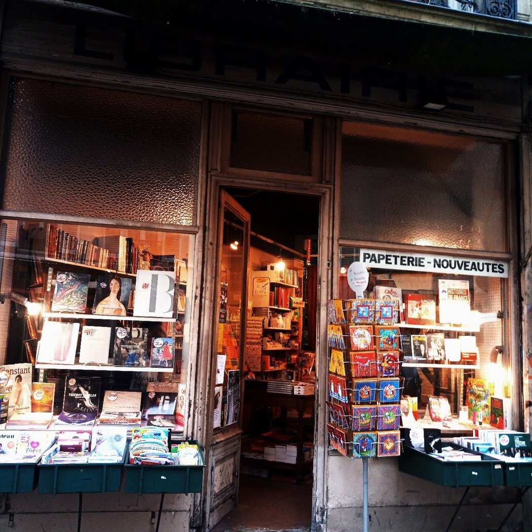 Au Pied de la Lettre 1