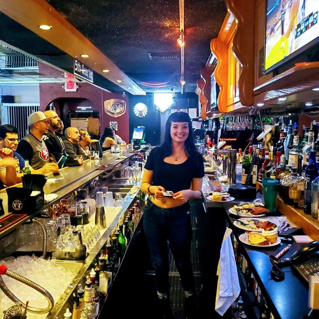 5th Quarter Sports Bar & Grill 1