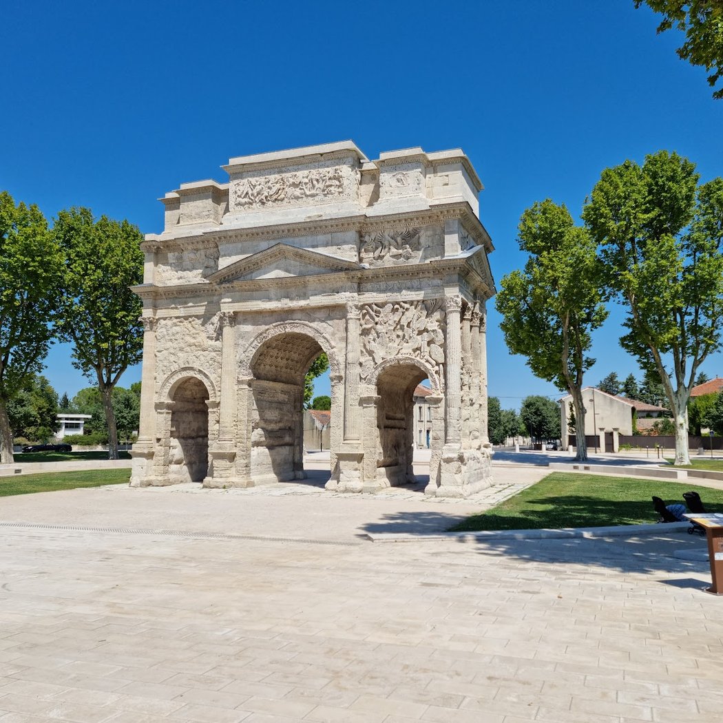Triumphal arch 1