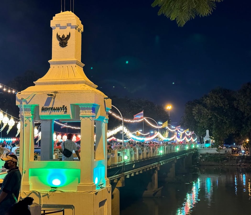 Nawarat Bridge Public Lantern Release 1