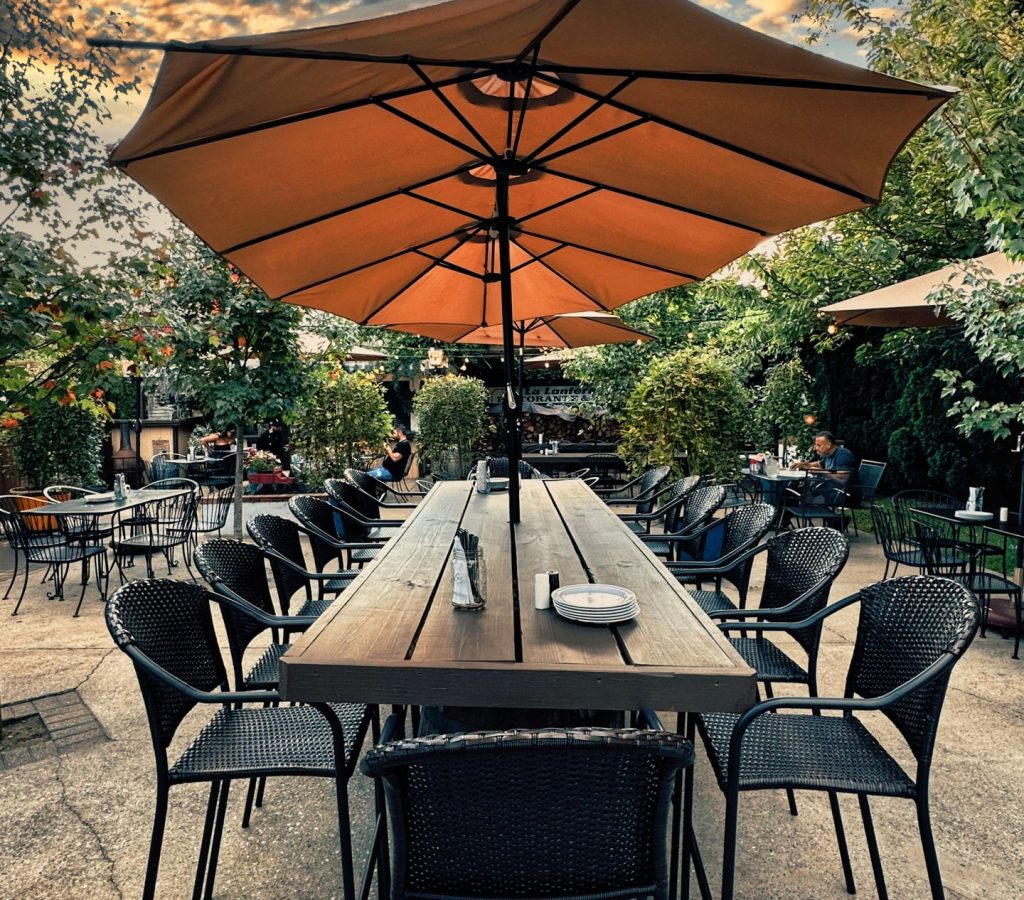 La Lanterna Restaurant Wine & Beer Garden 3