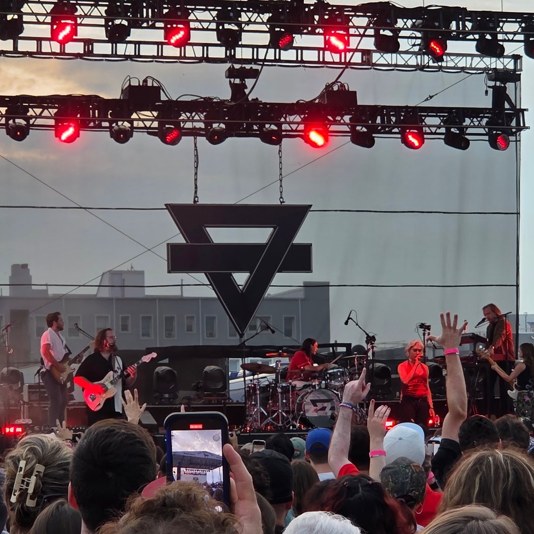 Yellowcard, New Found Glory, and Plain White T's Concert 3