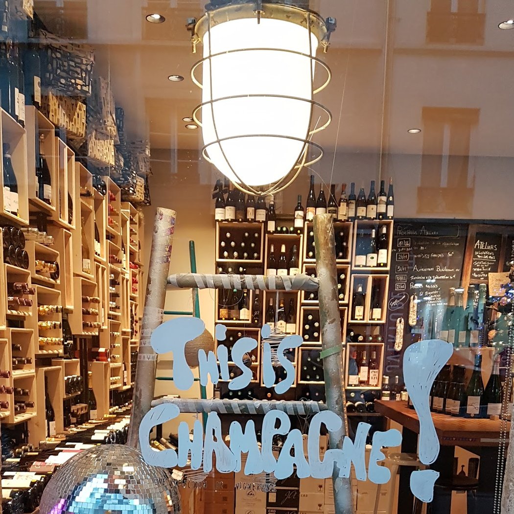 Caviste le sourire au pied de l'échelle 2