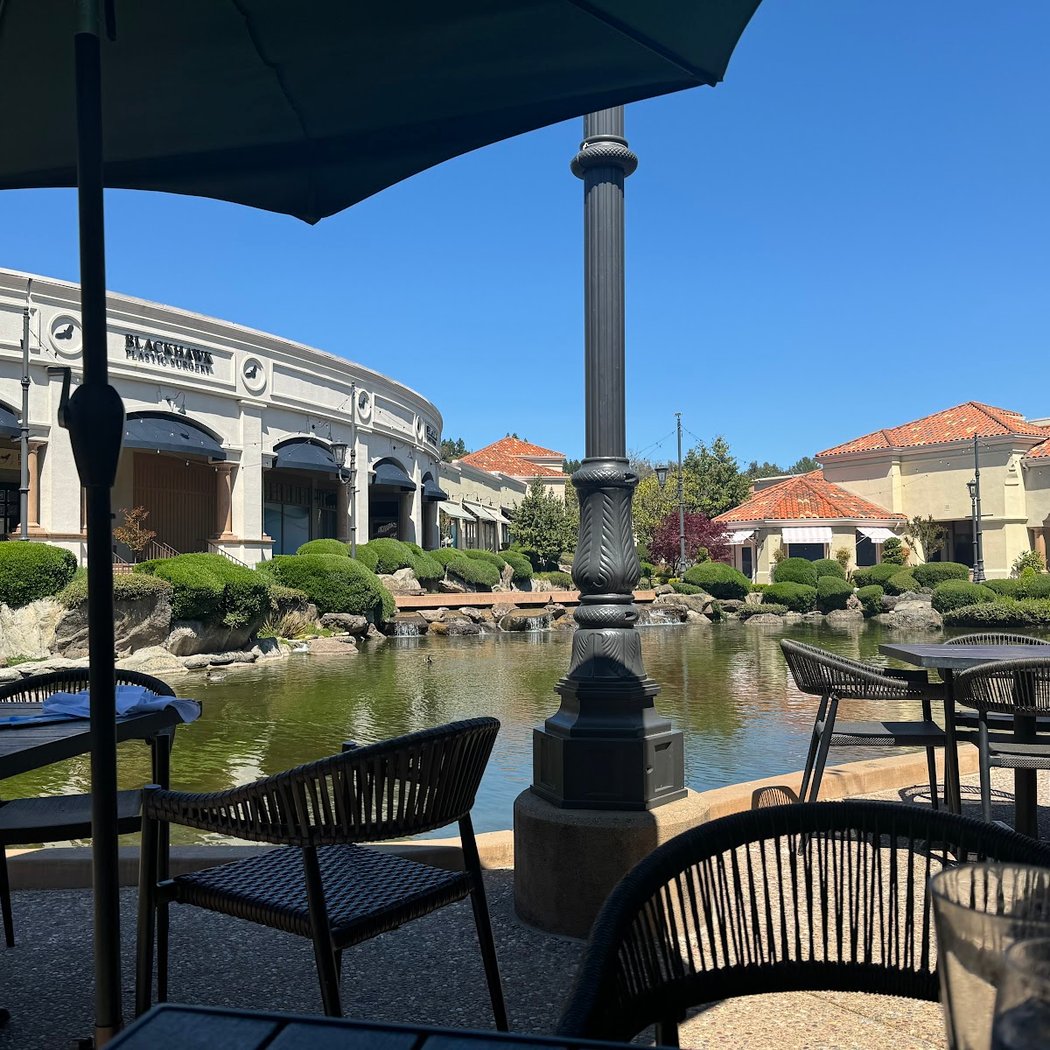 Happy Hour at The Grill at Blackhawk 2
