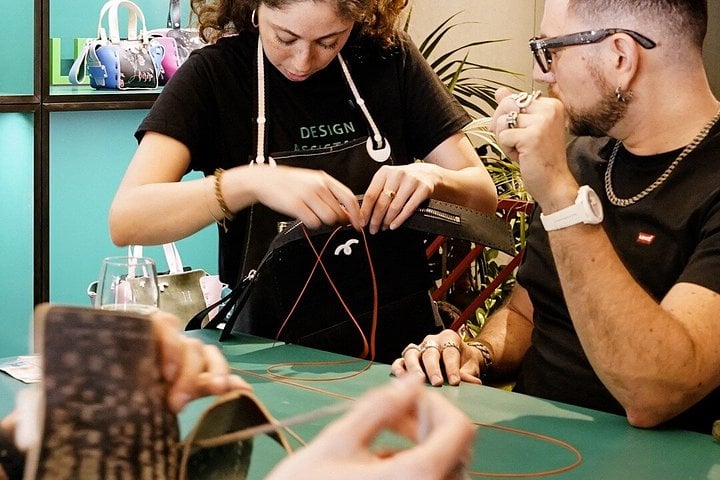 Florence - Guided visit to a Leather Goods & Practical Workshop 1