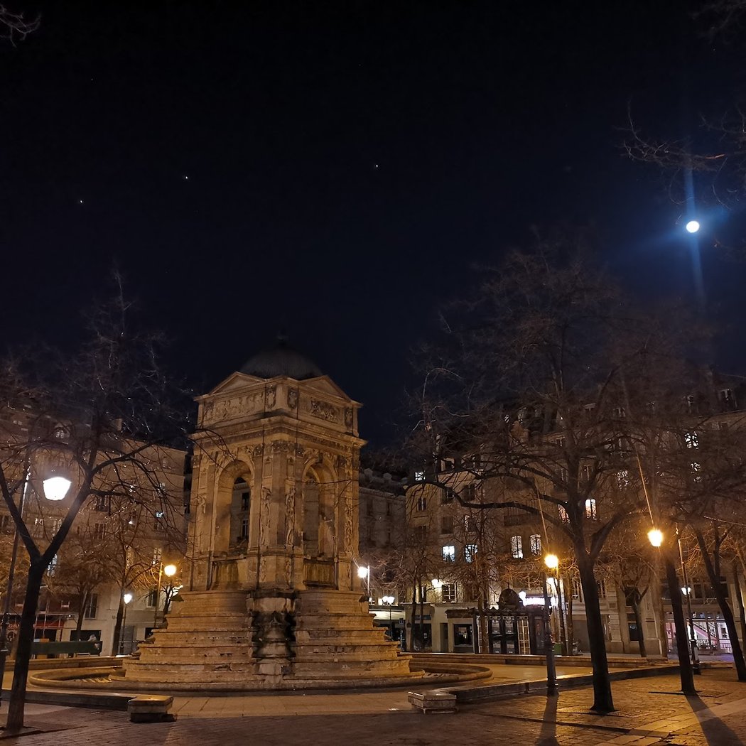 Place Joachim-du-Bellay 5