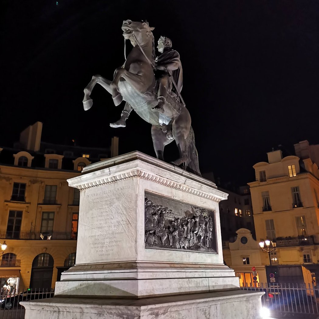 Statue of Louis XIV 3