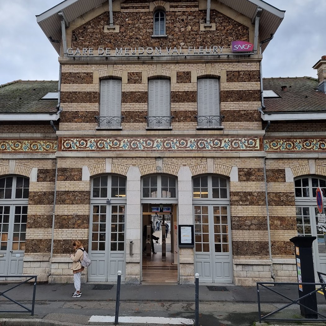 Val Fleury train station 1