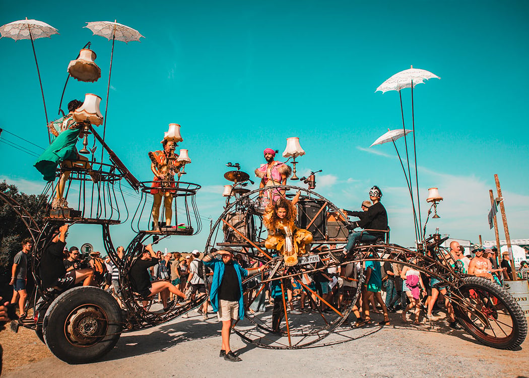 Déambulation musicale de la Compagnie Nomad Nomad 1