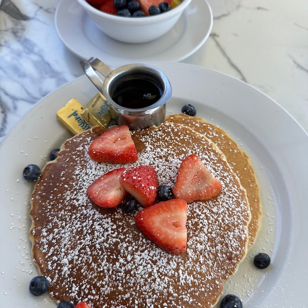 Cafe Jolie Petit 3