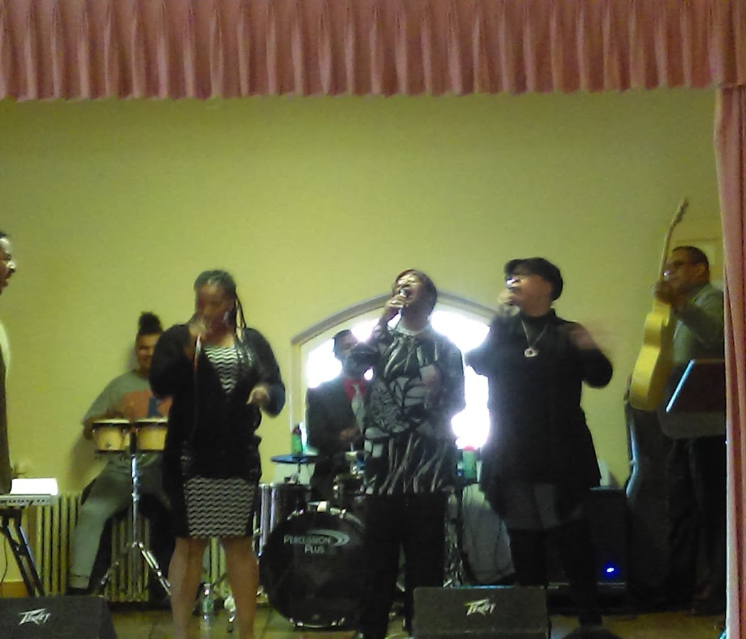 Singing Circle 1