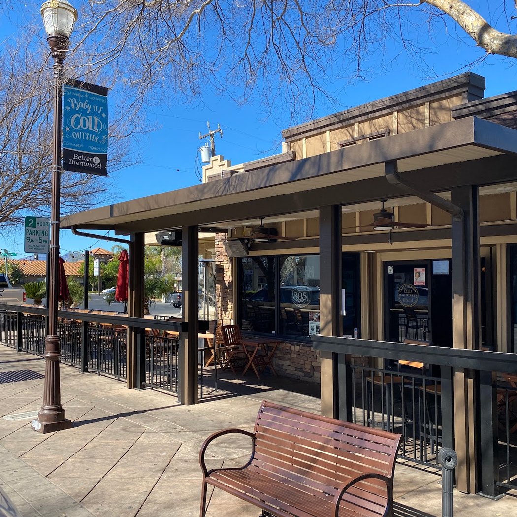 311 Oak St Pub 2