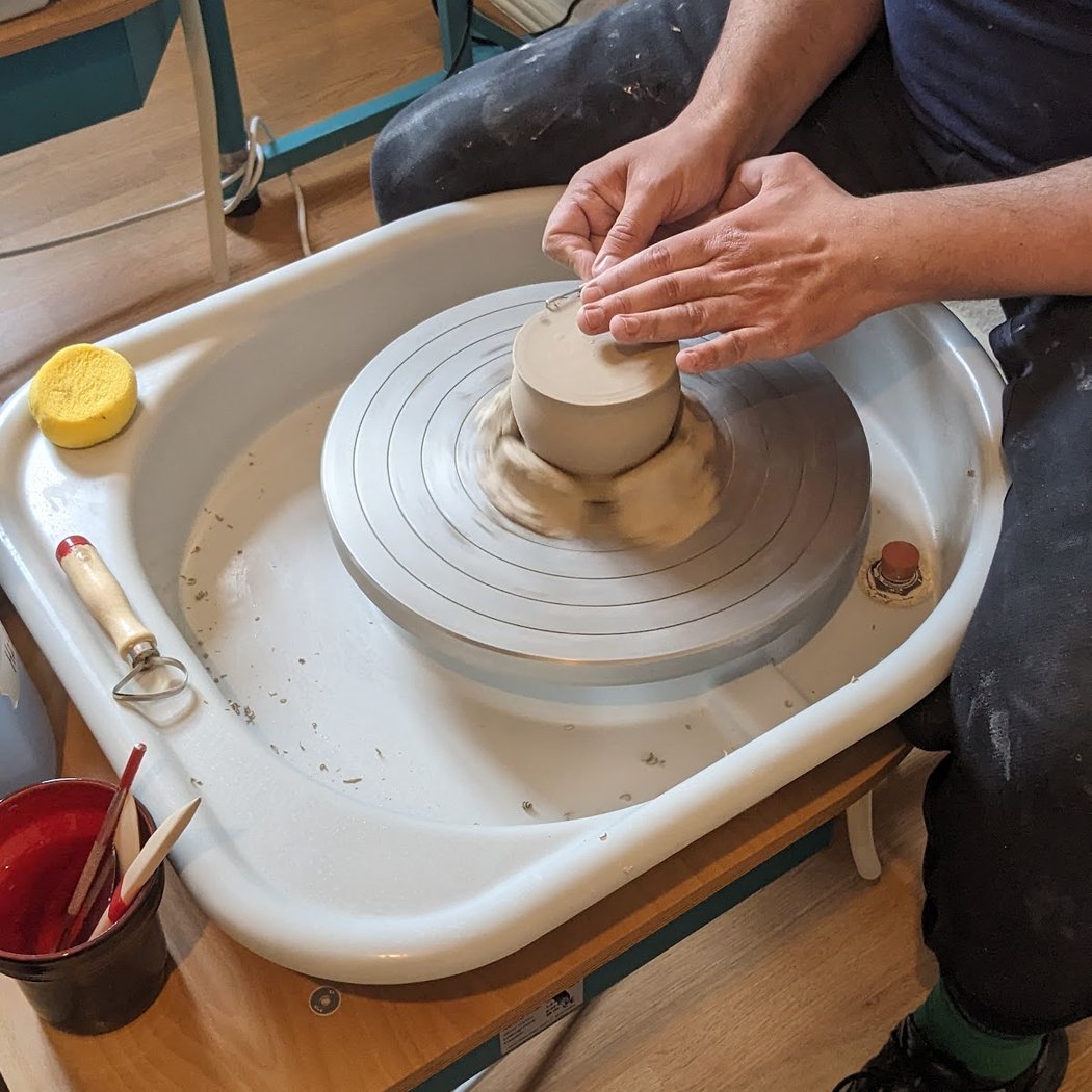 DIY Keramik Workshop: Teller herstellen und mit farbiger Engobe gestalten 1