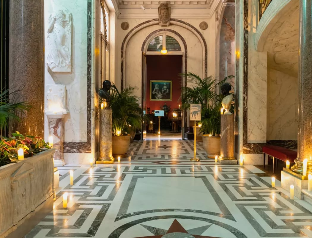 Lueurs d'art : visites à la bougie 1