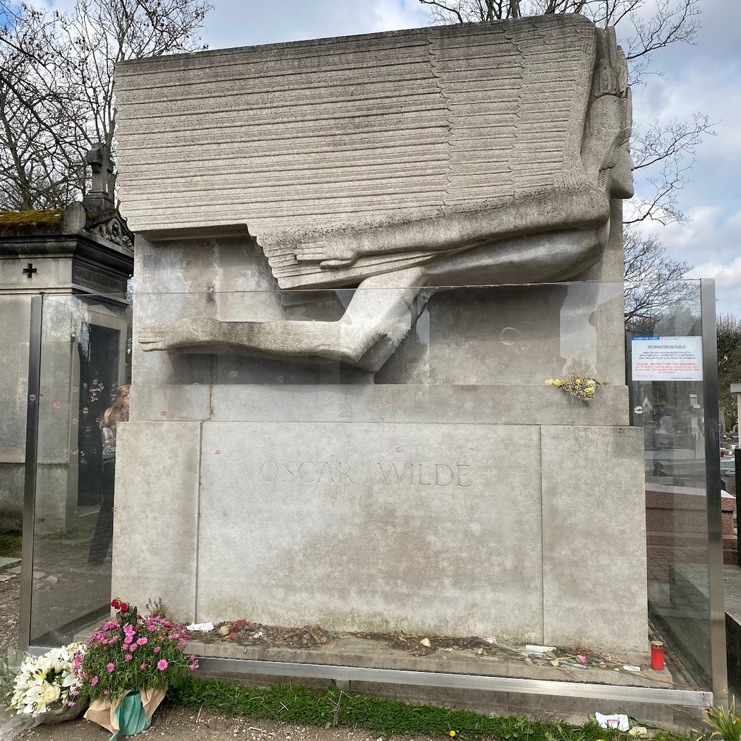Tomb of Oscar Wilde 2