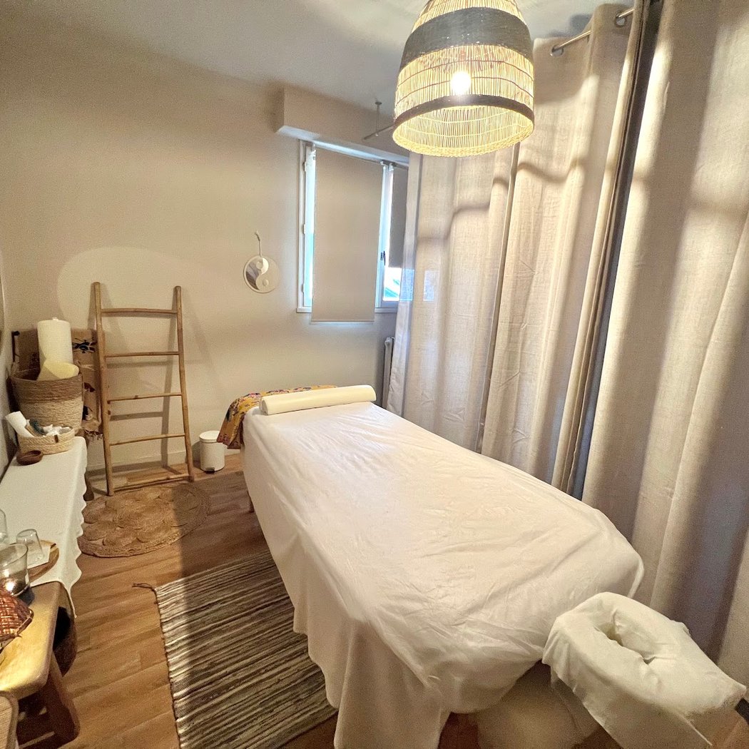 Cabinet Wellness From Thailand - Thai Traditional Massage 2