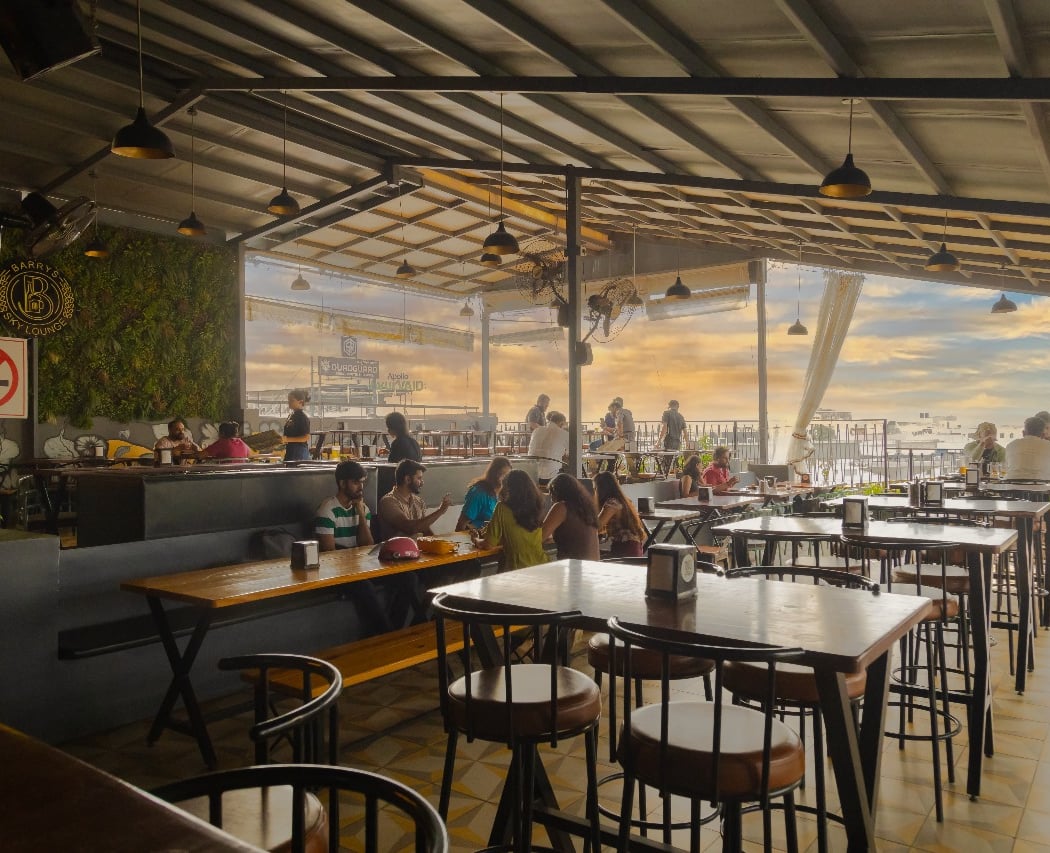 Barrys Sky Lounge - Bar & Kitchen 2