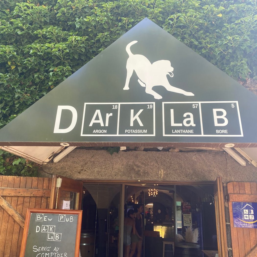 Dark Lab Brewpub 4