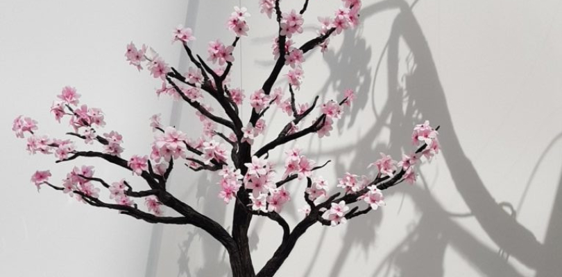 Sculpture d’un arbre en papier 1