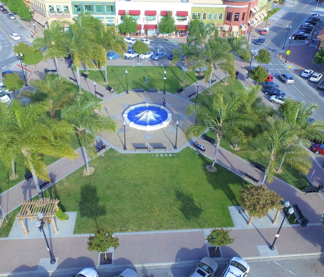 Music In The Square 1