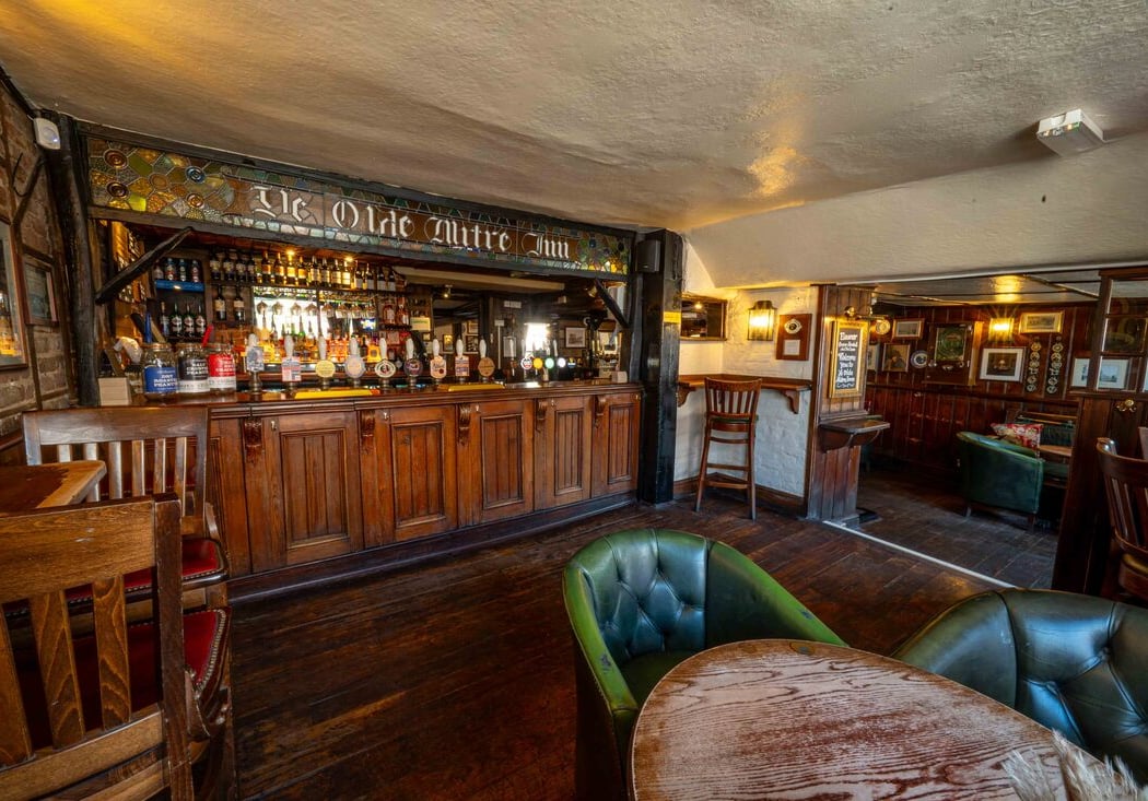 Ye Olde Mitre Barnet 1