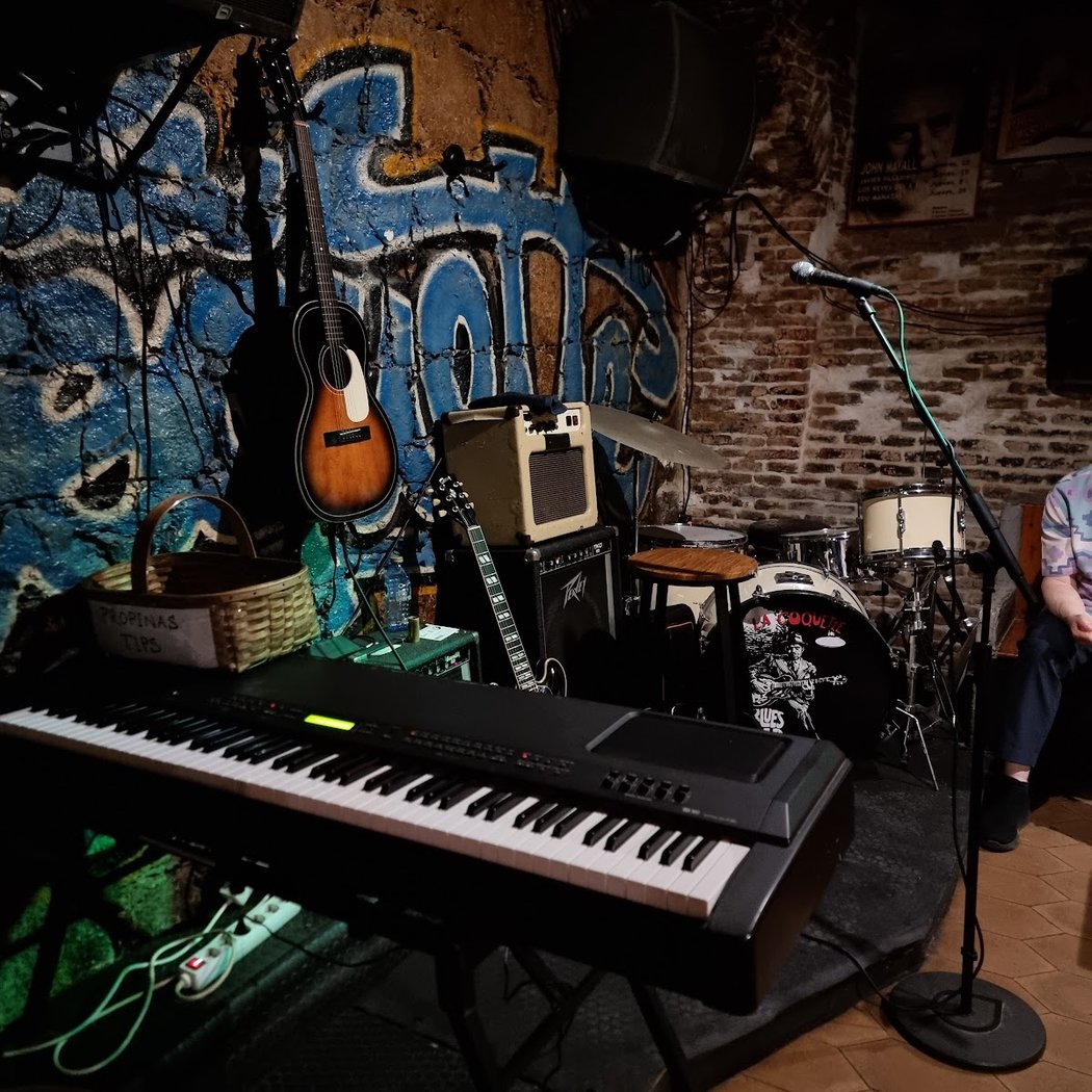 Joe & The Jackpots with Erik Niemie 4