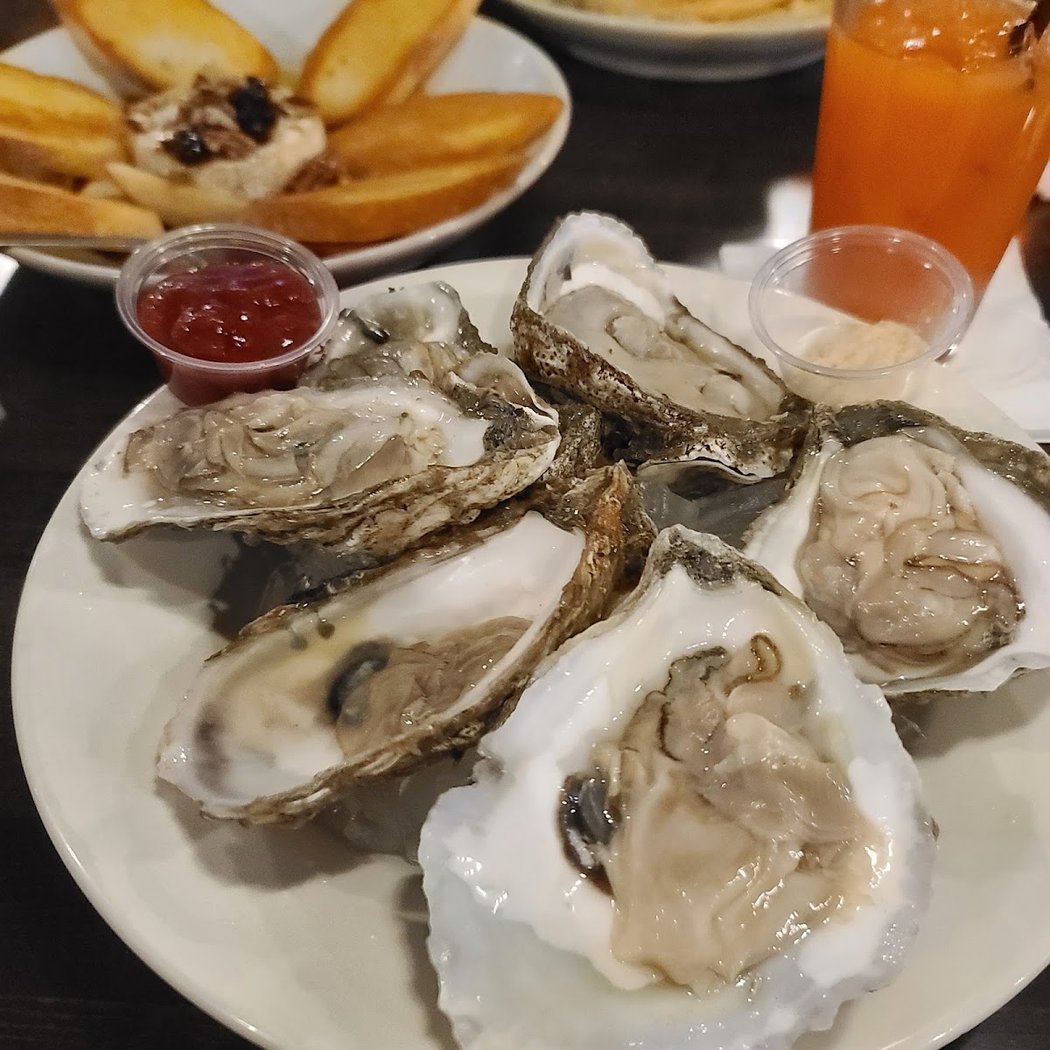Fin's Eatery & Spirits 2