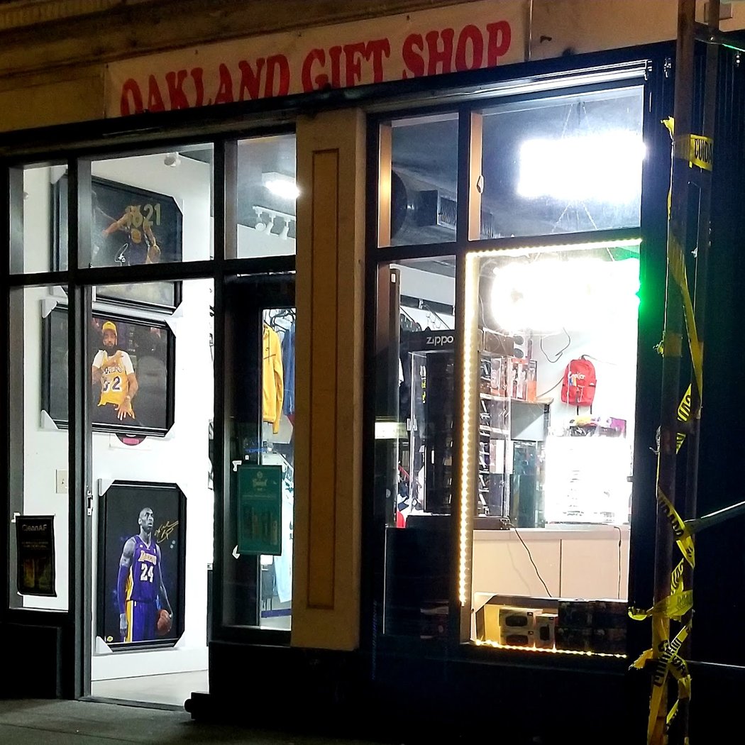 Oakland gift and smoke shop 1