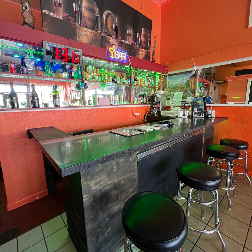 La Costa Cafe & Restaurant 3