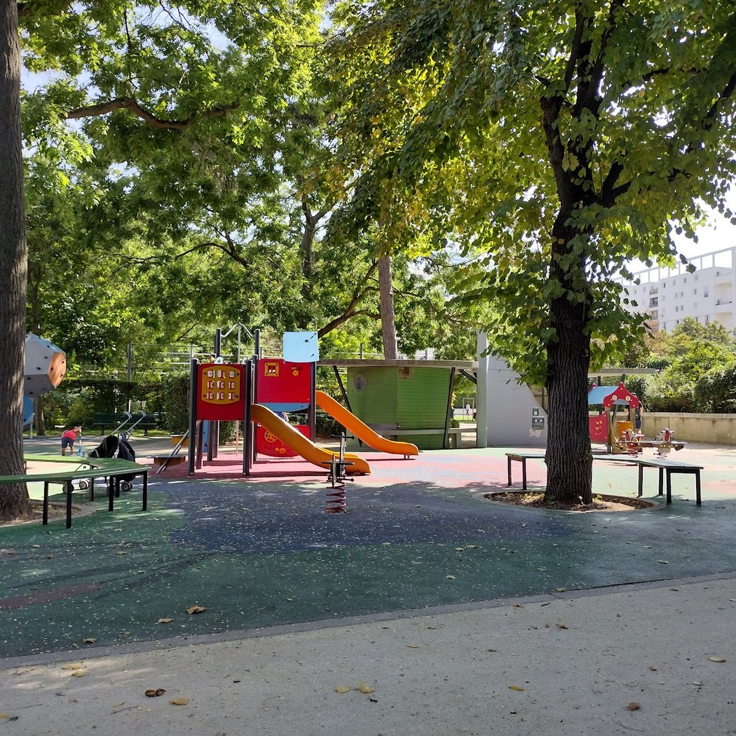 Aire de jeux pour enfants du jardin du Moulin de la Pointe 1