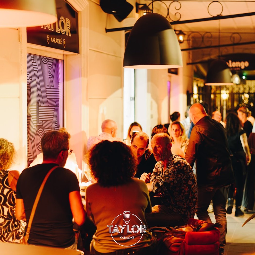 Taylor Bar à cocktails & Karaoké Box 2