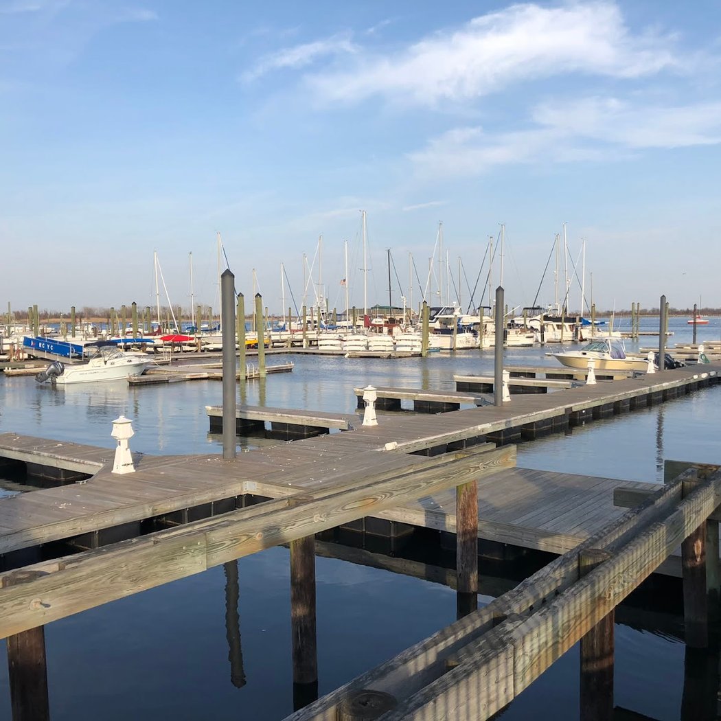 Marina Cafe Restaurant & Tiki Bar 3