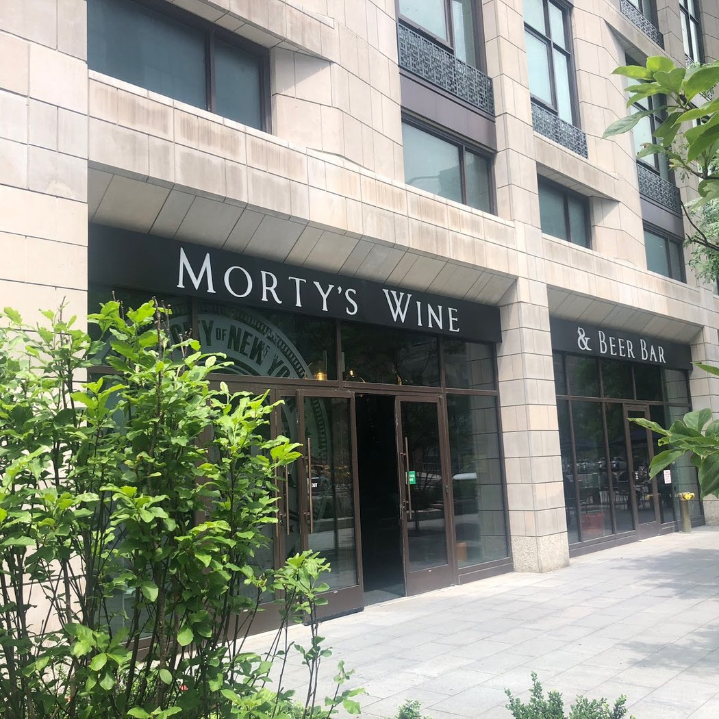 Morty's Wine & Beer Bar 2