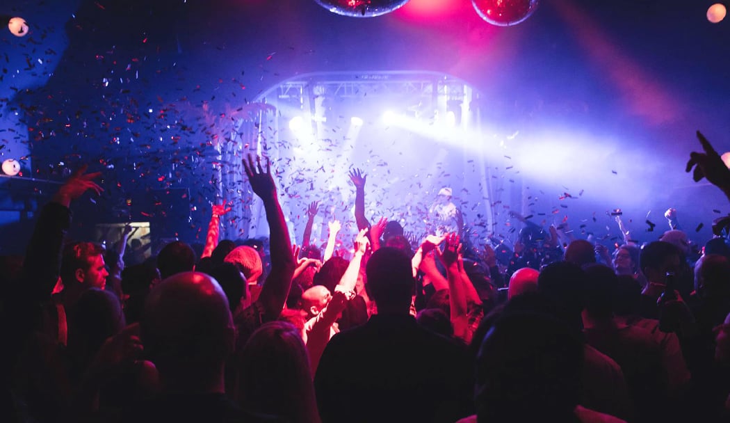 LA DANCING : Théâtre transformé en club 1