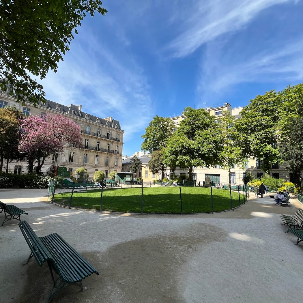 Square Samuel Rousseau 3