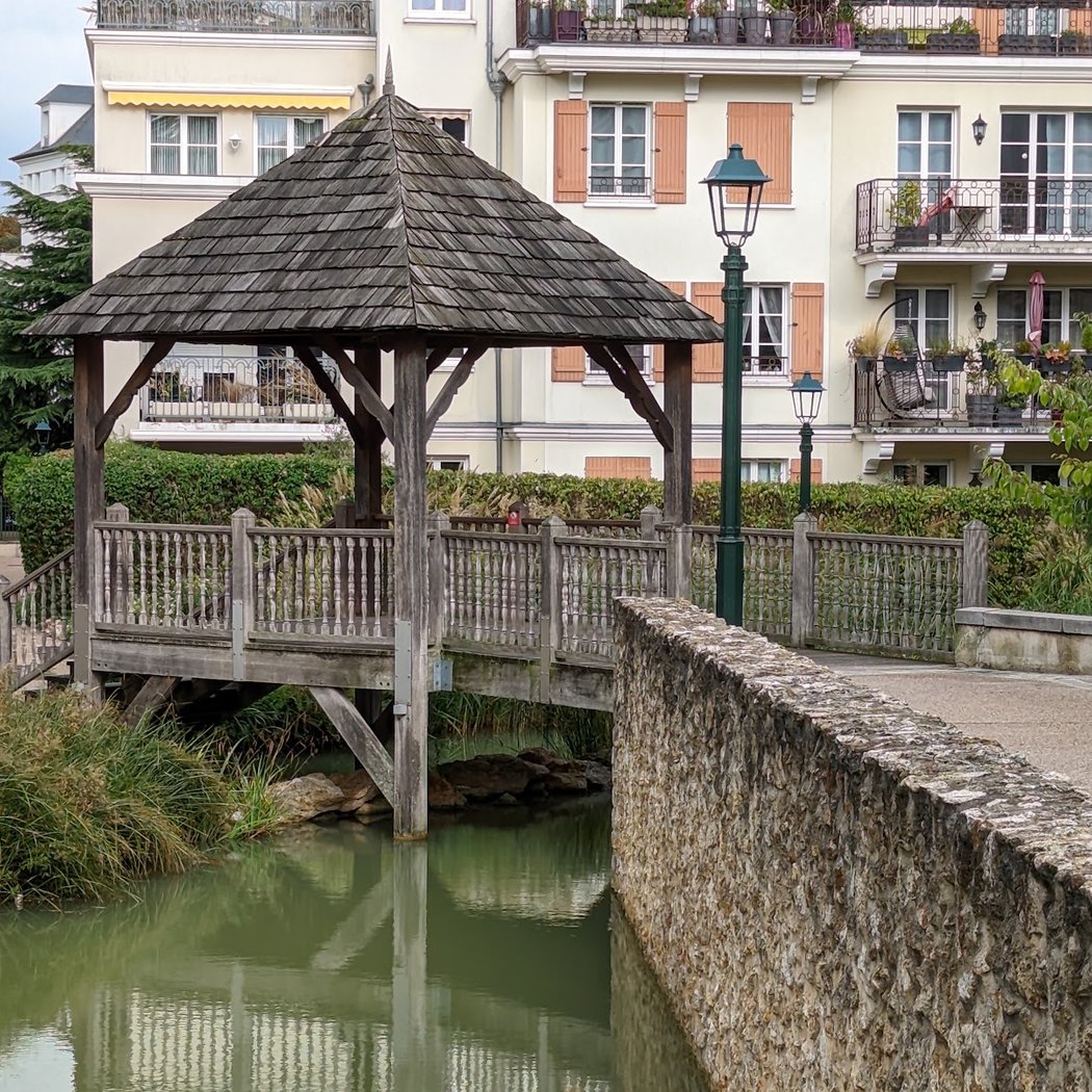 Allée de la Tour du Lac 2