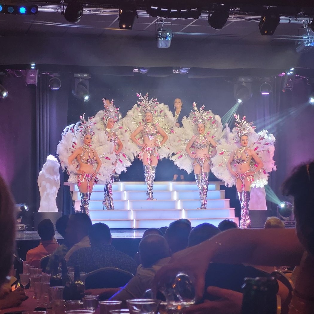 LA BELLE ENTREE MUSIC-HALL CABARET 1