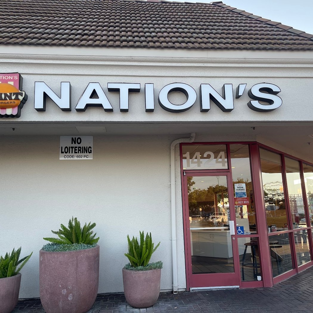 Nation's Giant Hamburgers & Great Pies 2