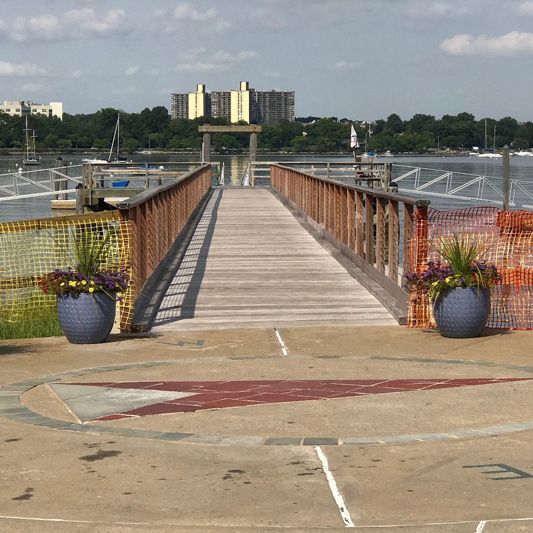 Dock, Douglas Manor 3