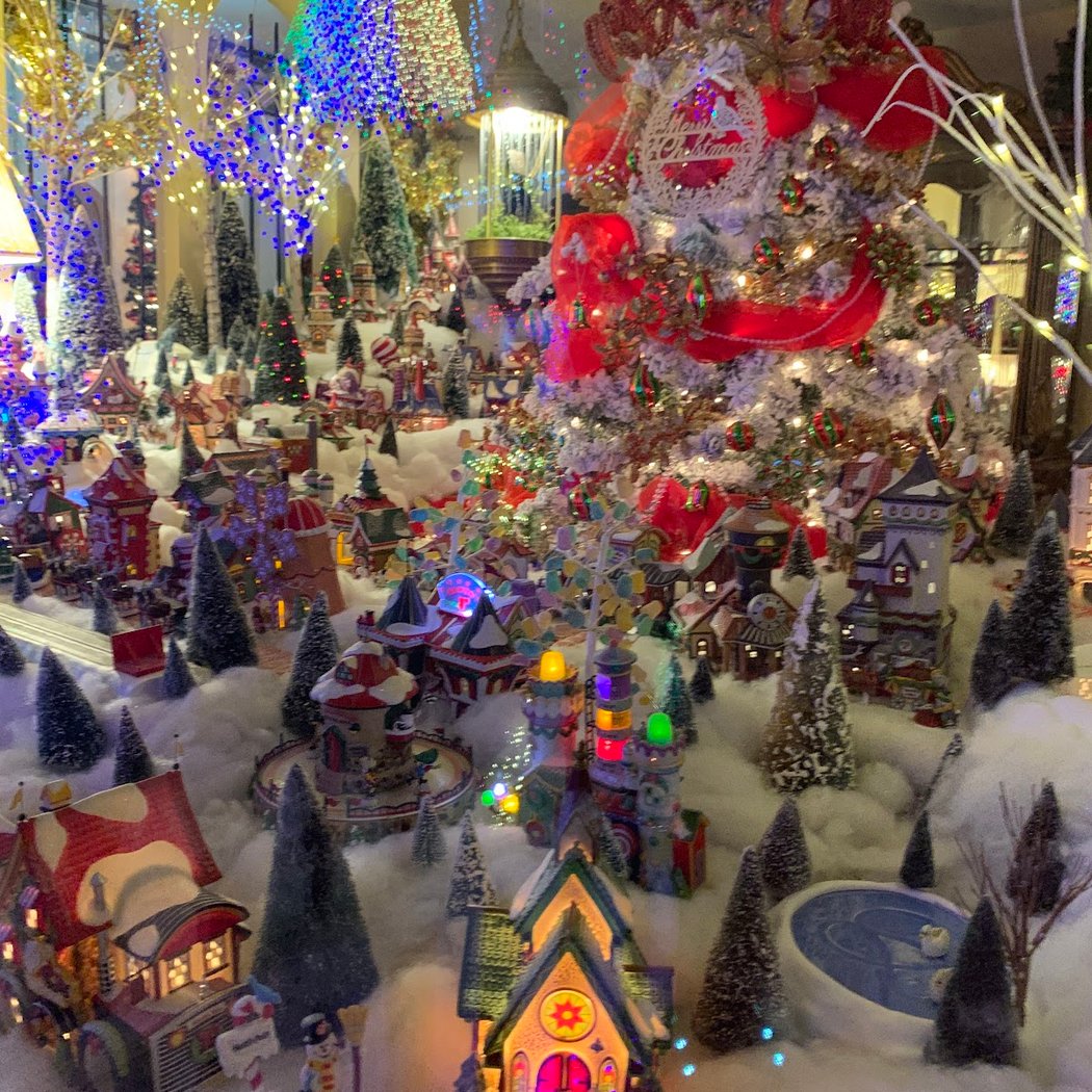 Casa del Pomba - Deacon Dave's Christmas Display 3