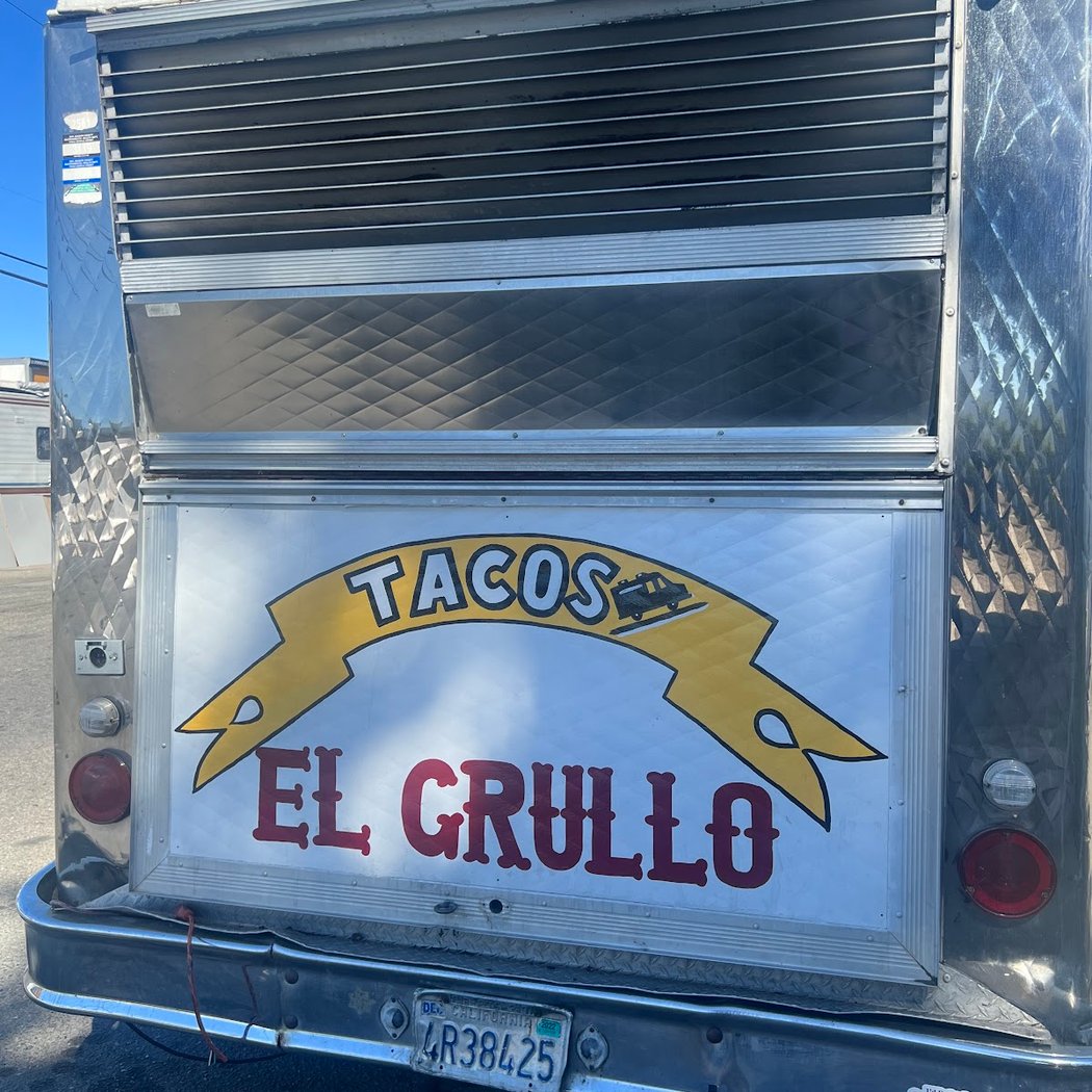 Tacos El Grullo ( Taco Truck ) 3