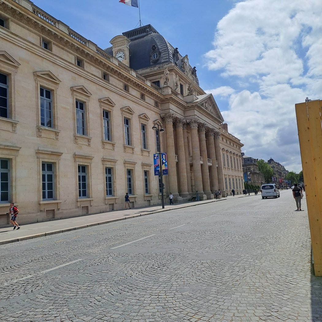 Balades in PARIS with the bus 28 1