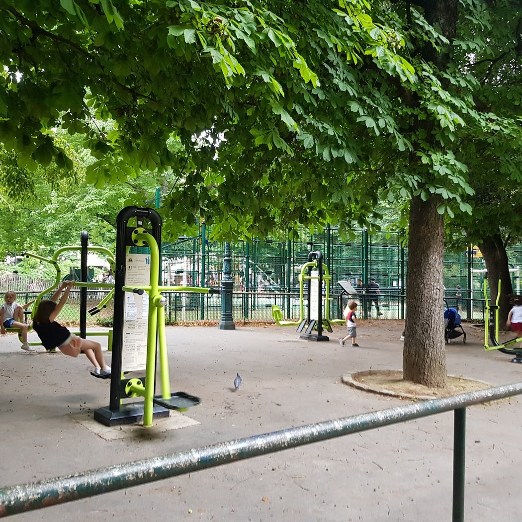 Square des Épinettes 4